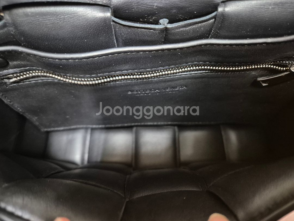 보테가베네타 패딩 체인 카세트백--5
