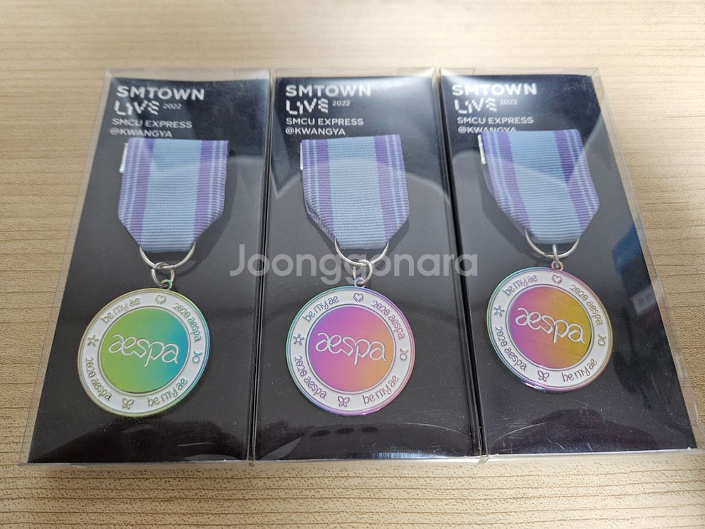 에스파 굿즈 SMCU 엠블럼 뱃지 포카--1