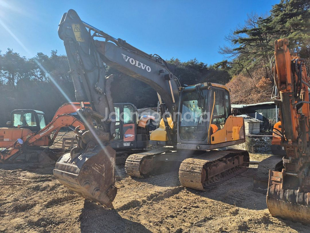 최상급 볼보굴삭기 ec140 초특가 소개 합니다사용시간--1