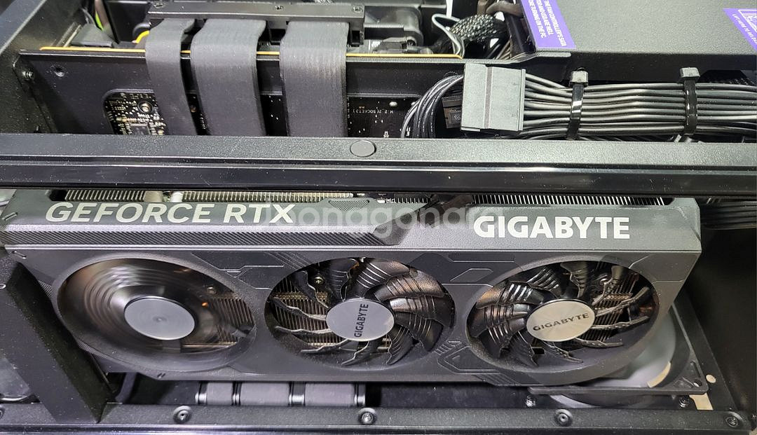 H1 iTX본체 라이젠 7600 32G 4070 2TB--3