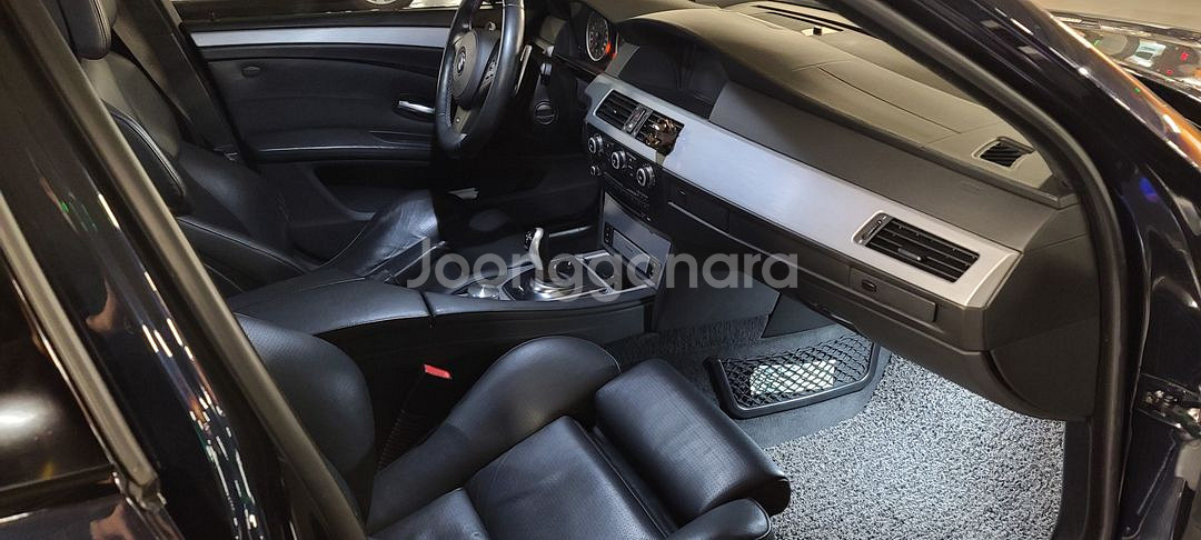 BMW E60 M5 V10 5000CC LCI 후기형--8