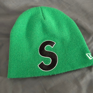 Supreme S logo x New era