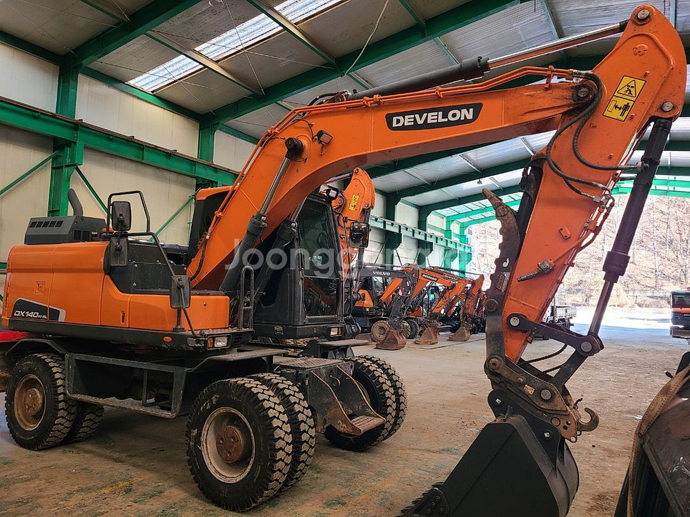 두산 6w 중고굴삭기 dx140w 2021년식 저가동--1