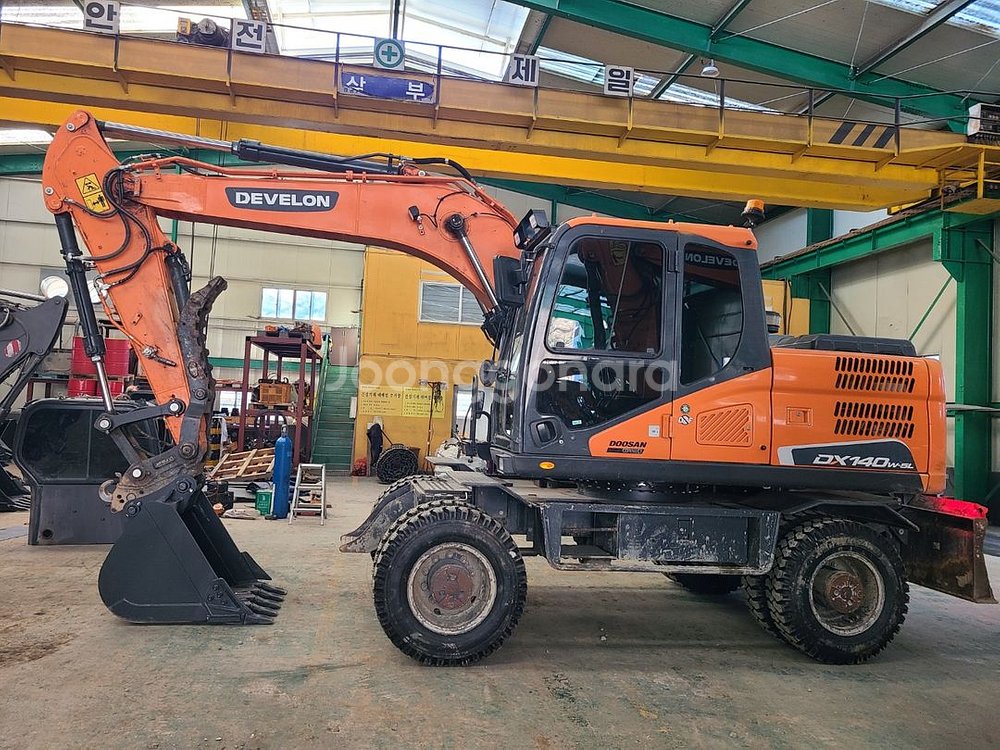두산 6w 중고굴삭기 dx140w 2021년식 저가동--4