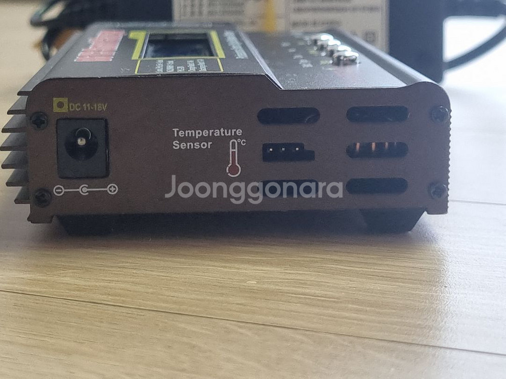 입문용 가성비 충전기. B6 V3 스마트 충전기 팔아요--1