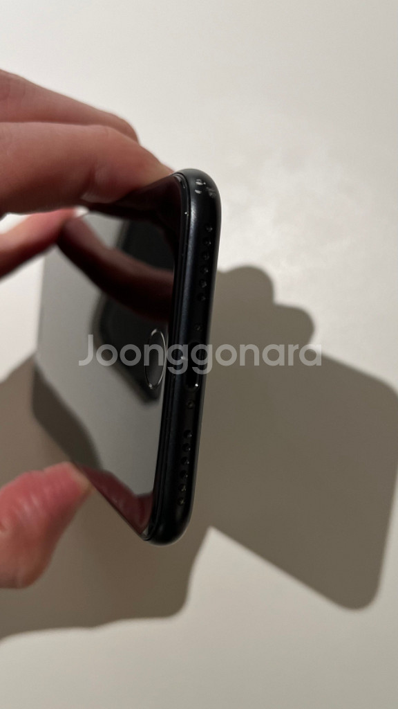 아이폰 se2 64GB 카메라 무음--5