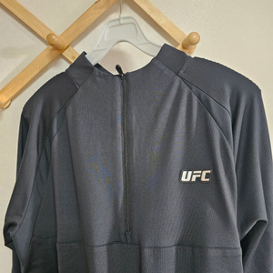 UFC 러쉬 레귤러핏 하프집업 긴팔 (L)