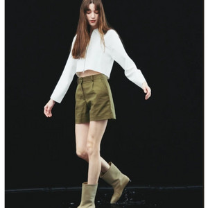 (새상품)코모레비뮤지엄 미들 하프 부츠 255