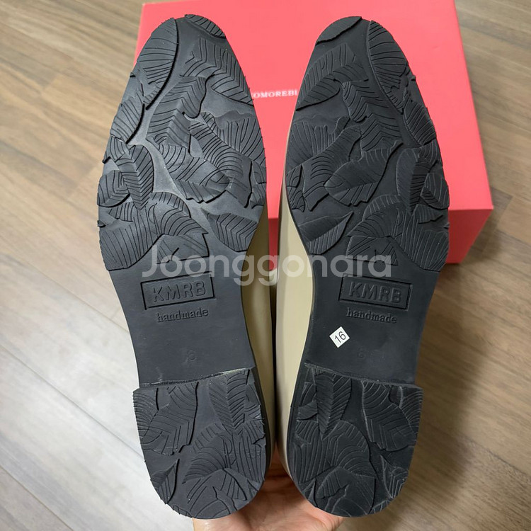 (새상품)코모레비뮤지엄 미들 하프 부츠 255--5