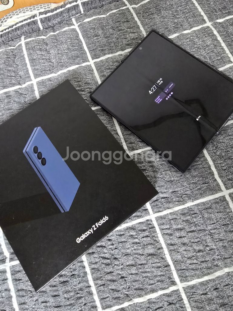 걀럭시Z폴드6 네이비 256 팝니다 S급--2