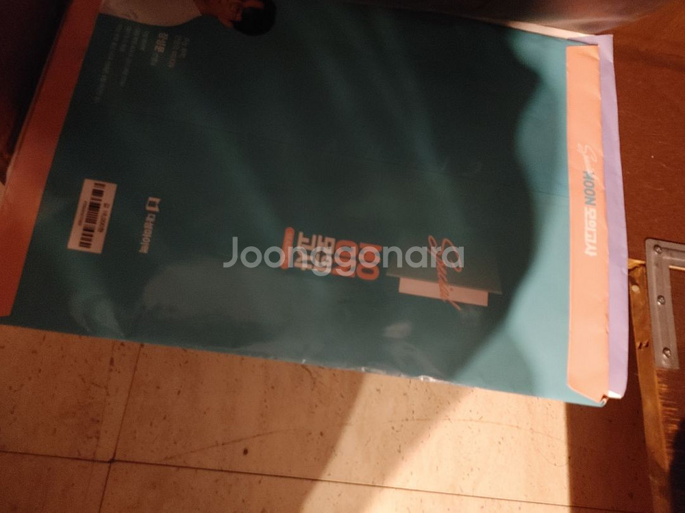 소설책. 수능문제집. 모의고사--4