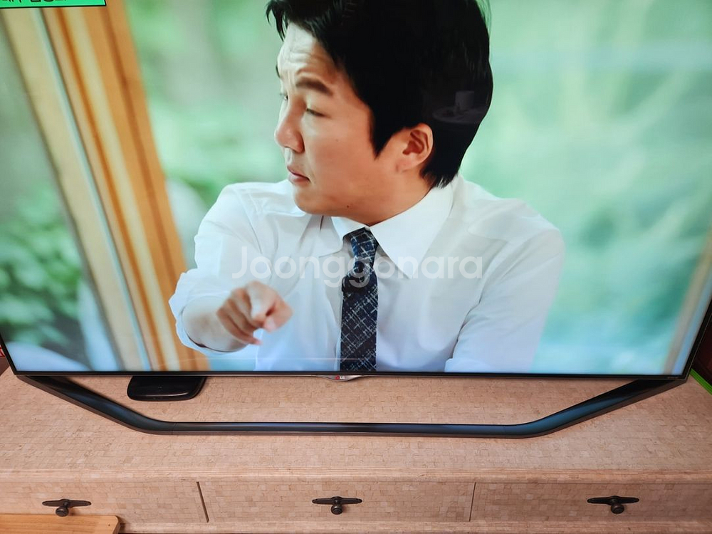LG TV 79인치 UHD + 하만카돈 일체형--3