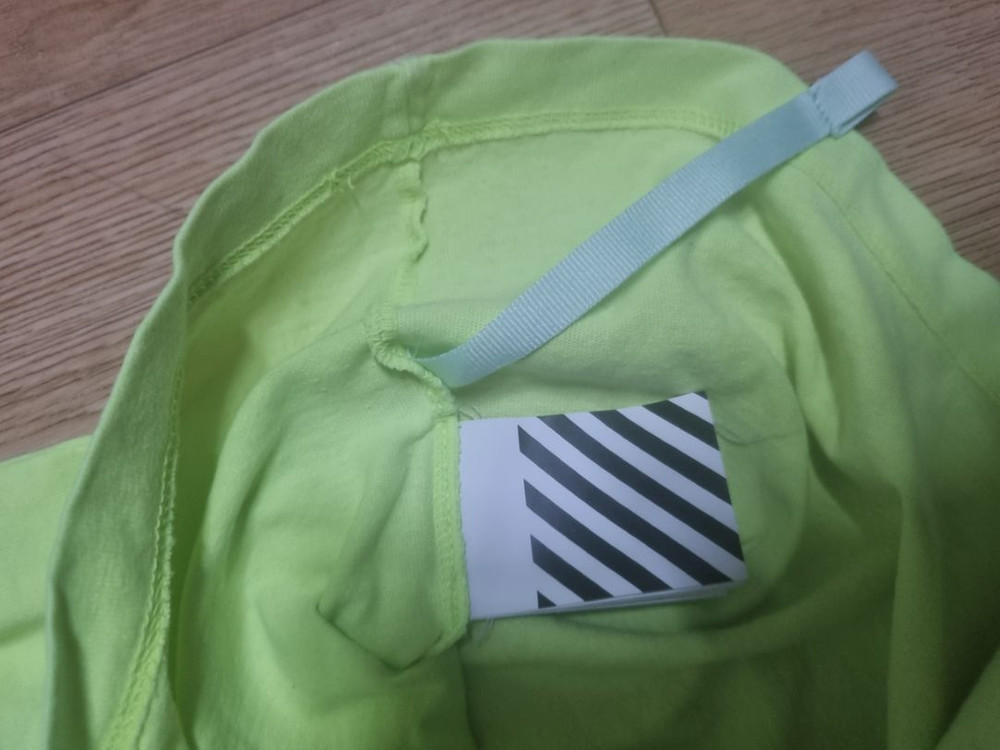 오프화이트 여성 반팔티--3