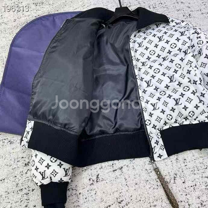 루이비통 여성 패딩--4