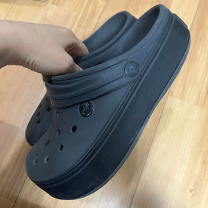 크록스 굽샌들 crocs (230, black)