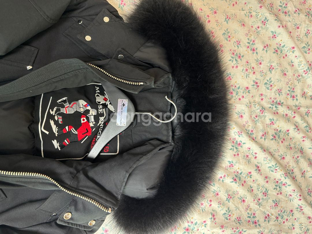 무스너클 발라스틱 봄버 패딩 판매합니다--1