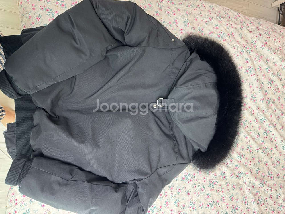 무스너클 발라스틱 봄버 패딩 판매합니다--3