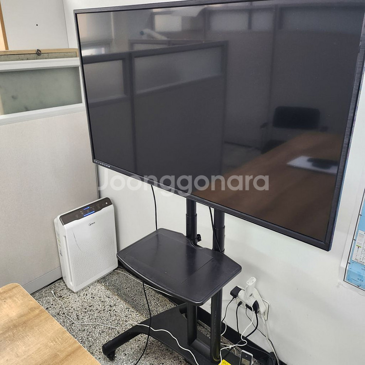 49인치 거치형 4K TV 판매합니다.--1