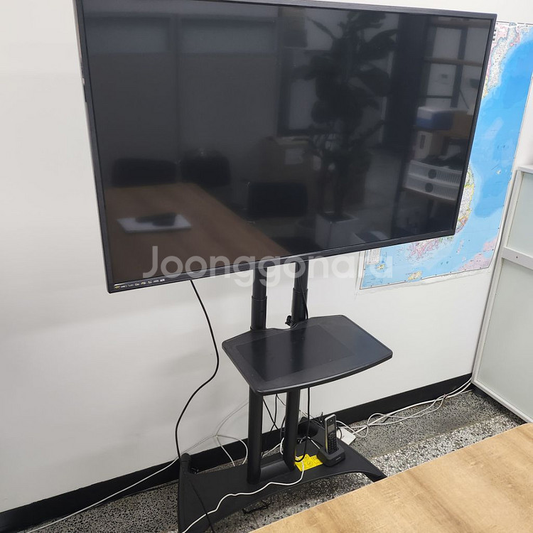 49인치 거치형 4K TV 판매합니다.--2