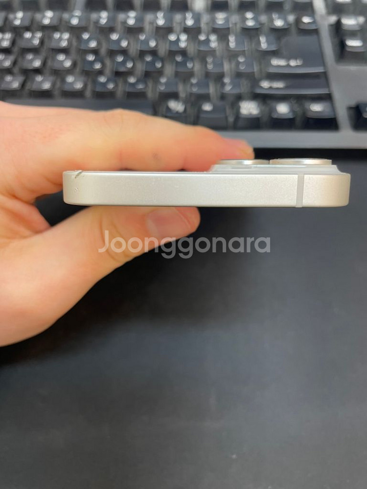 아이폰14 화이트 256GB 상태좋은 중고55만팝니다.--2