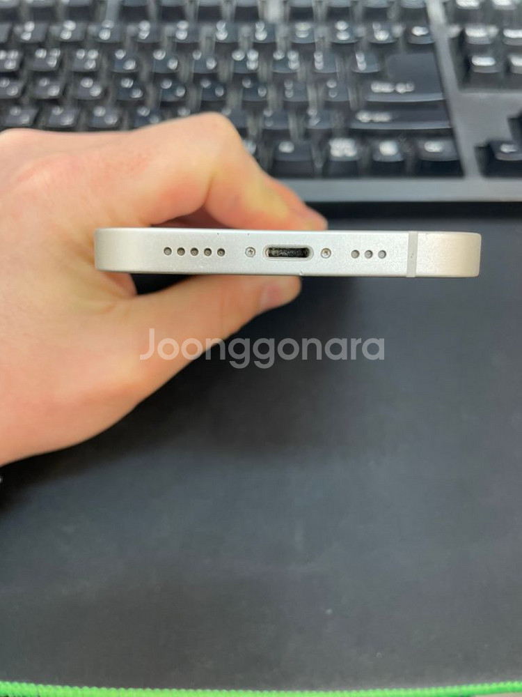 아이폰14 화이트 256GB 상태좋은 중고55만팝니다.--4