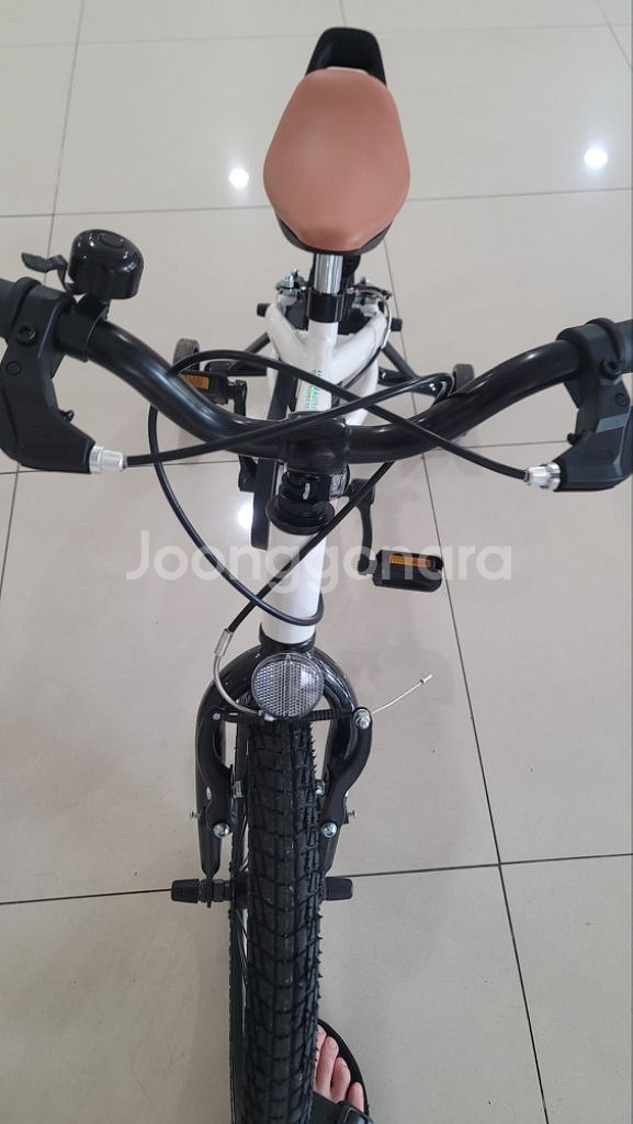 23만 미개봉 흰색bmw 16인치 네발 4발 자전거--4