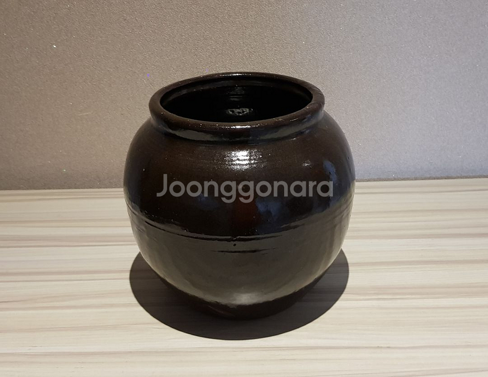 작은 옹기항아리--1