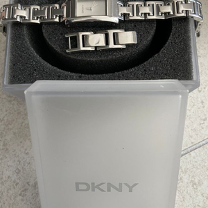 DKNY 시계