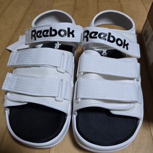 Reebok 클래식 로얄 샌달 (CN5498) 판매