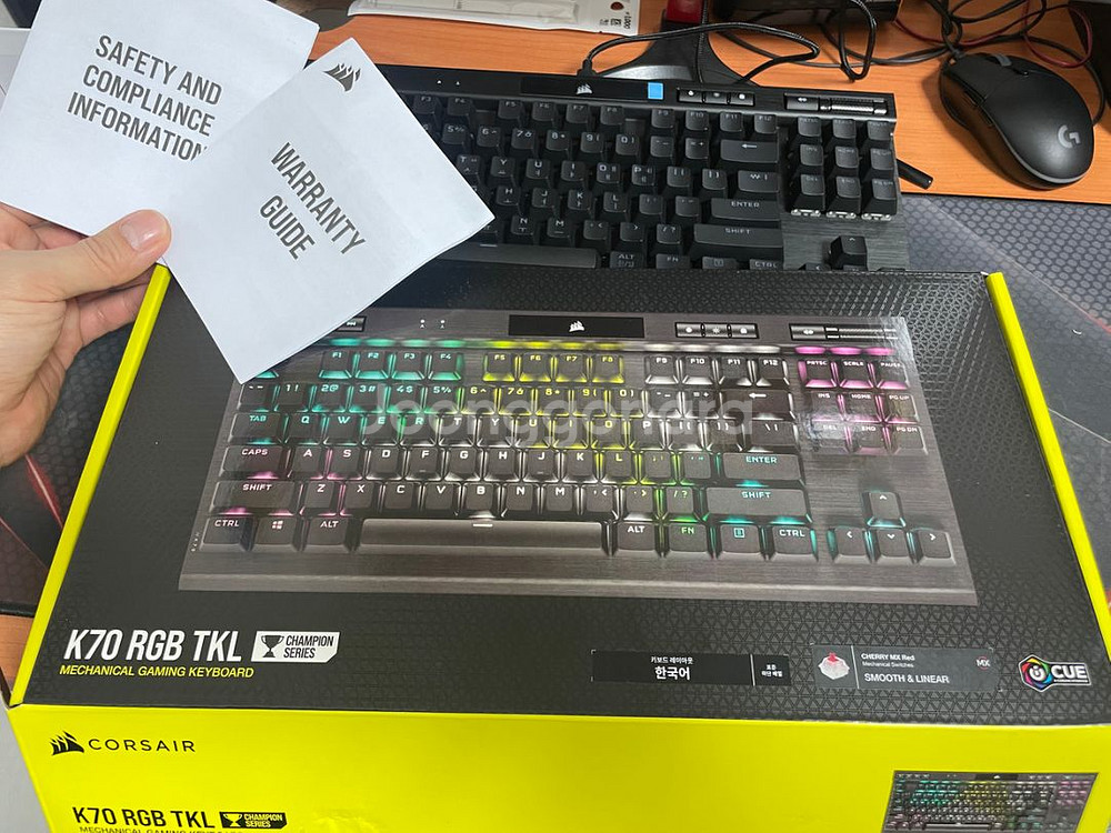 커세어 K70 RGB TKL 적축 키보드(1달 사용)--1