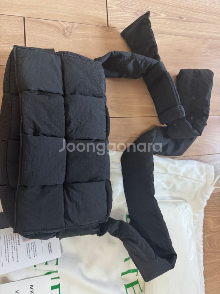 보테가베네타 패딩 카세트백--1