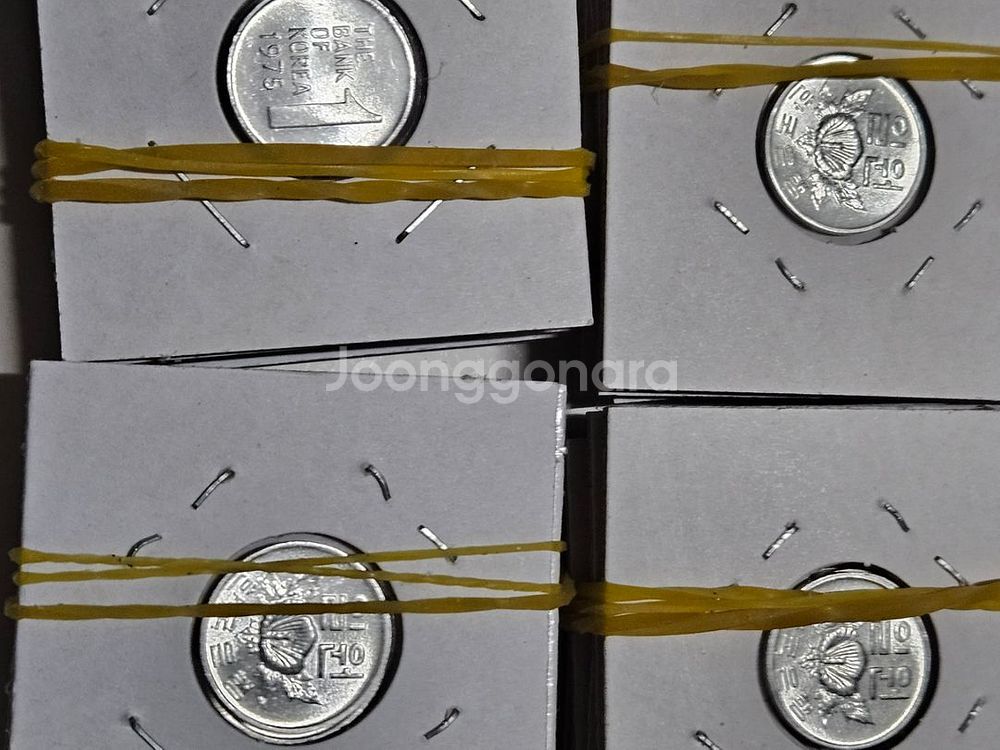 1975년1원 미사용 흑점 변색 없음--1