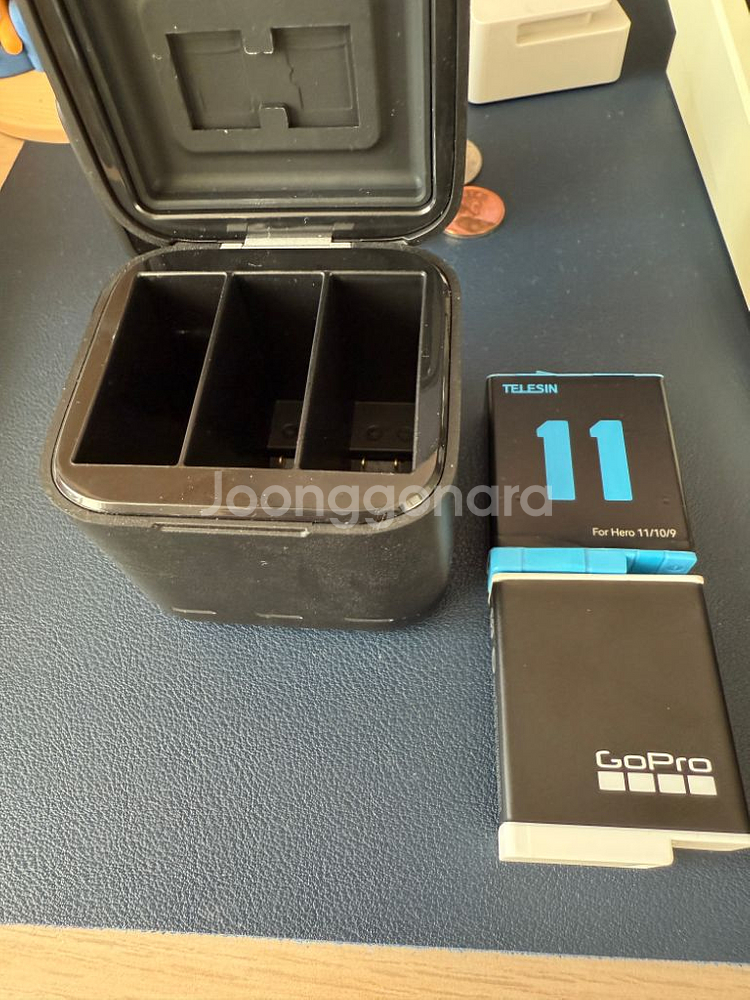 고프로 11 배터리 충전기 셋트 팝니다--0