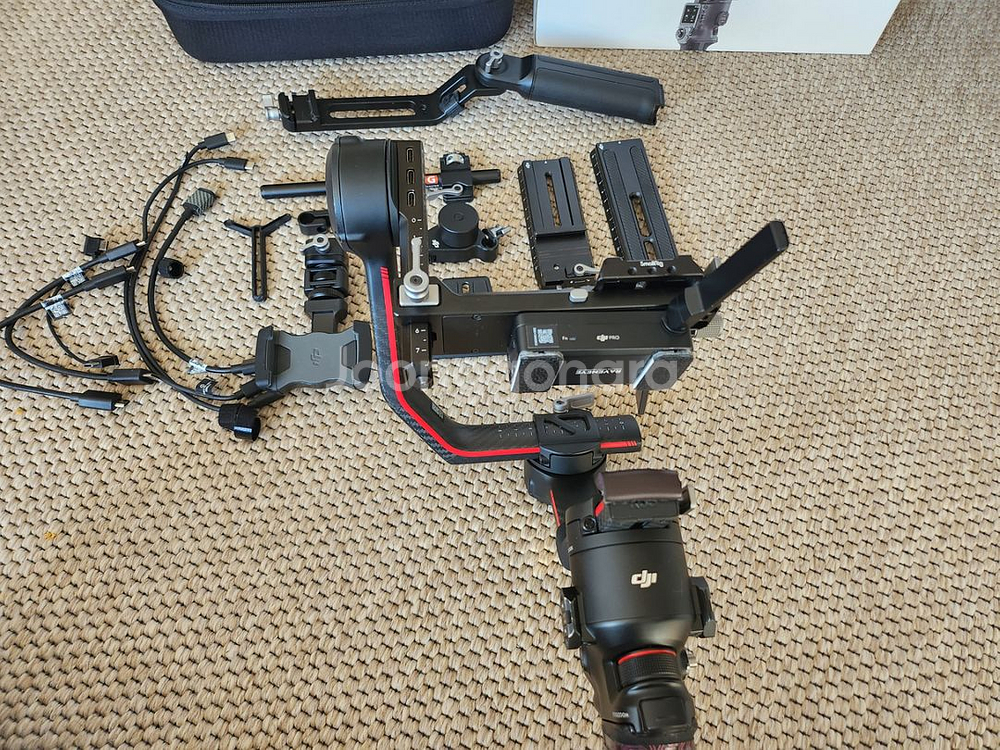 DJI RS3 PRO COMBO 팝니다--2