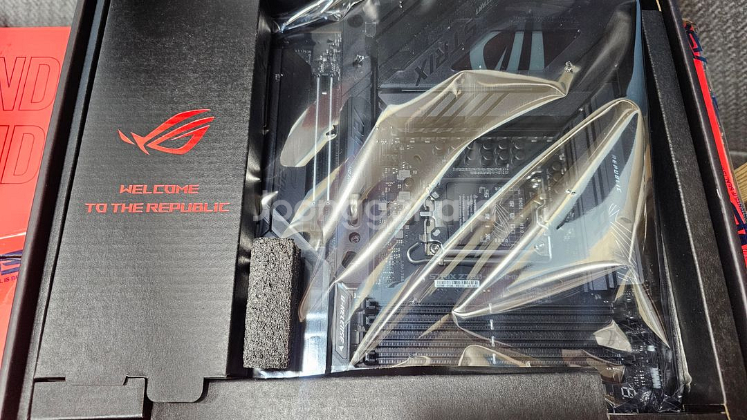 ASUS ROG STRIX Z790-E 메인보드 풀구성--2