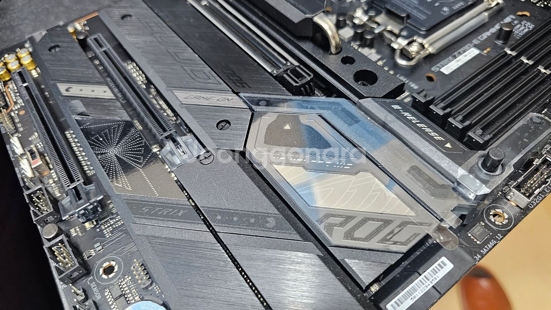 ASUS ROG STRIX Z790-E 메인보드 풀구성--9