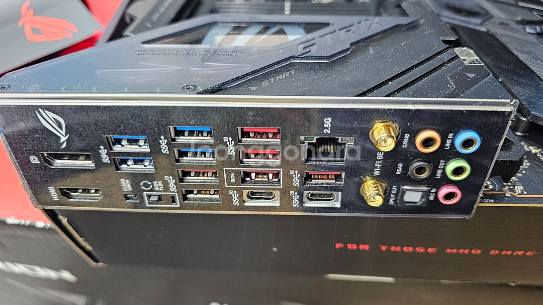 ASUS ROG STRIX Z790-E 메인보드 풀구성--7