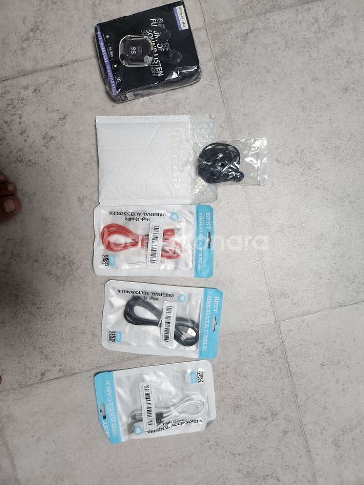 유선이어폰 무선이어폰 충전 케이블 팝니다--1