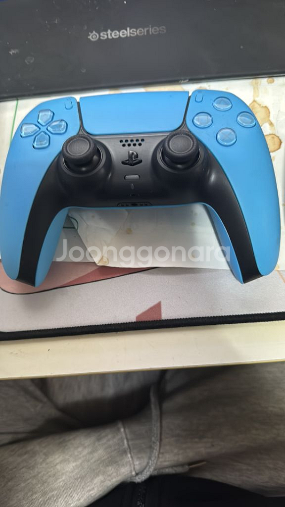 듀얼센스 카모 블루 정품 충전 거치대 일괄로 판매합니다--1