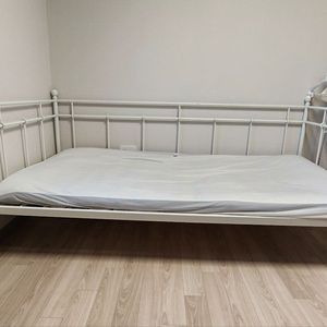 싱글 침대 프레임 싸게 내놓습니다