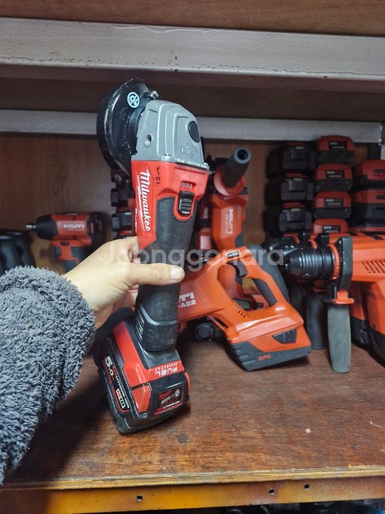 밀워키충전그라인더 M18 FSAG100.4인치 최상급.--4