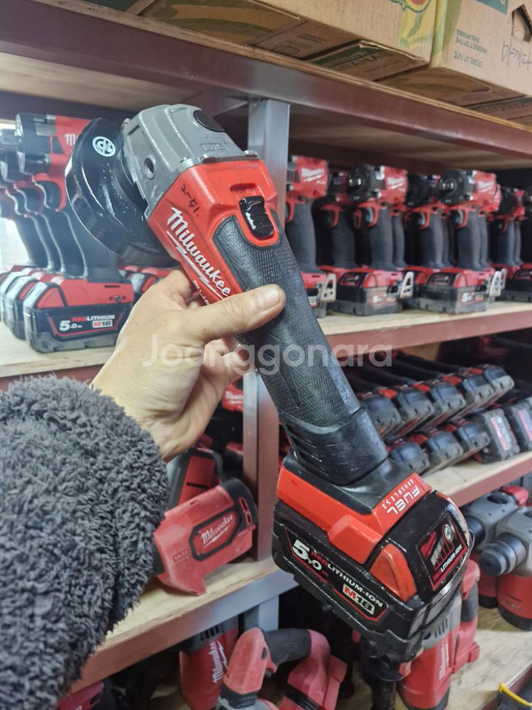 밀워키충전그라인더 M18 FSAG100.4인치 최상급.--1