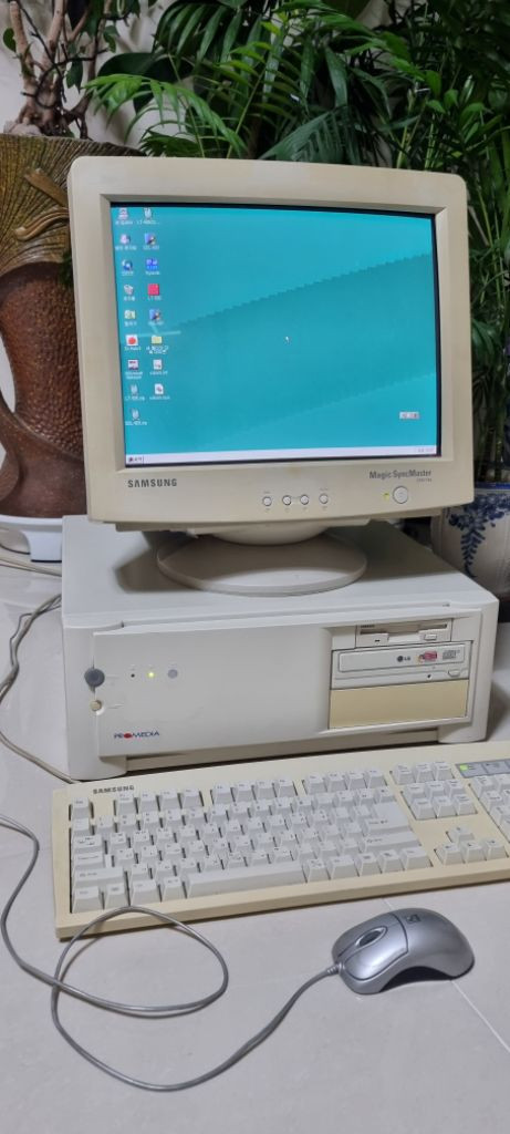 Promedia 데스크형 컴퓨터 586 옛날 컴퓨터 이미지