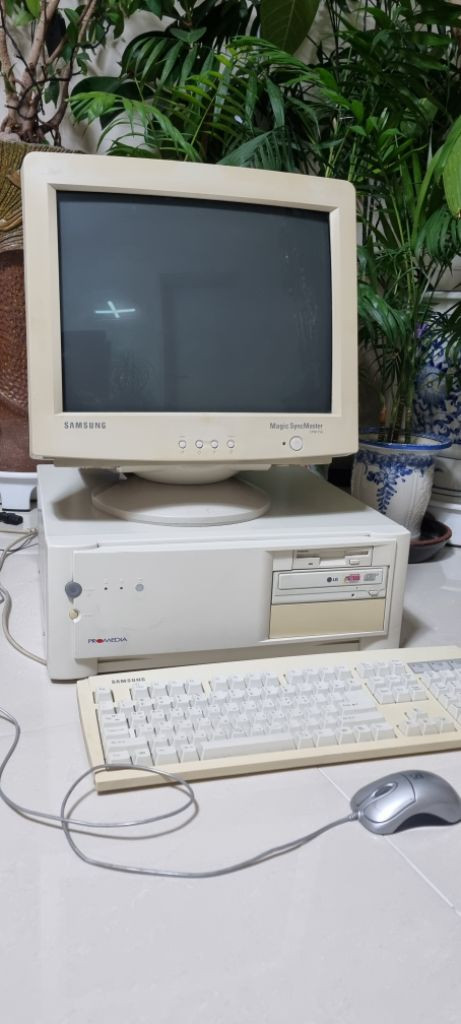 Promedia 데스크형 컴퓨터 586 옛날 컴퓨터 이미지