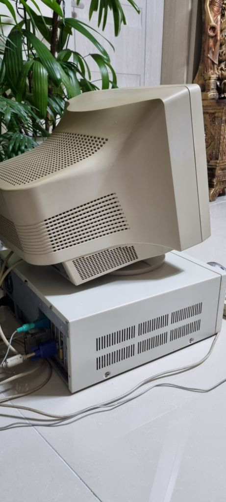 Promedia 데스크형 컴퓨터 586 옛날 컴퓨터 이미지