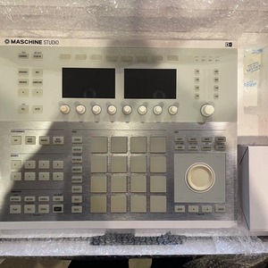 NI Maschine Studio 미디 컨트롤러 2대