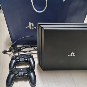 PS4 PRO SSD 1테라 팝니다.