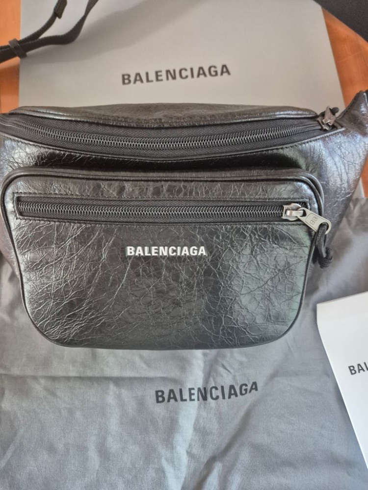 발렌시아가 익스플로러 벨트백 팝니다--1