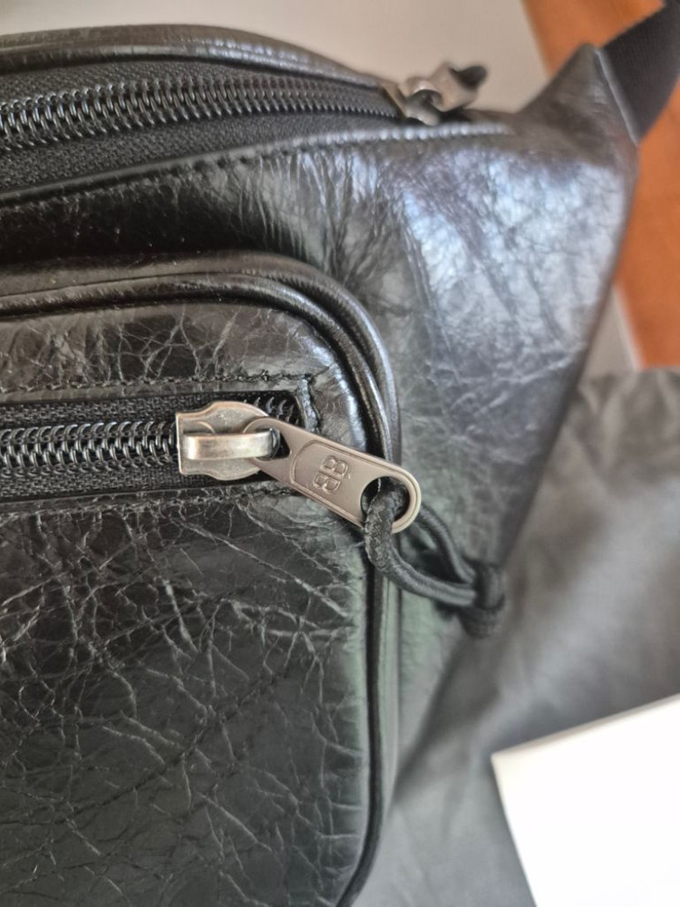 발렌시아가 익스플로러 벨트백 팝니다--2