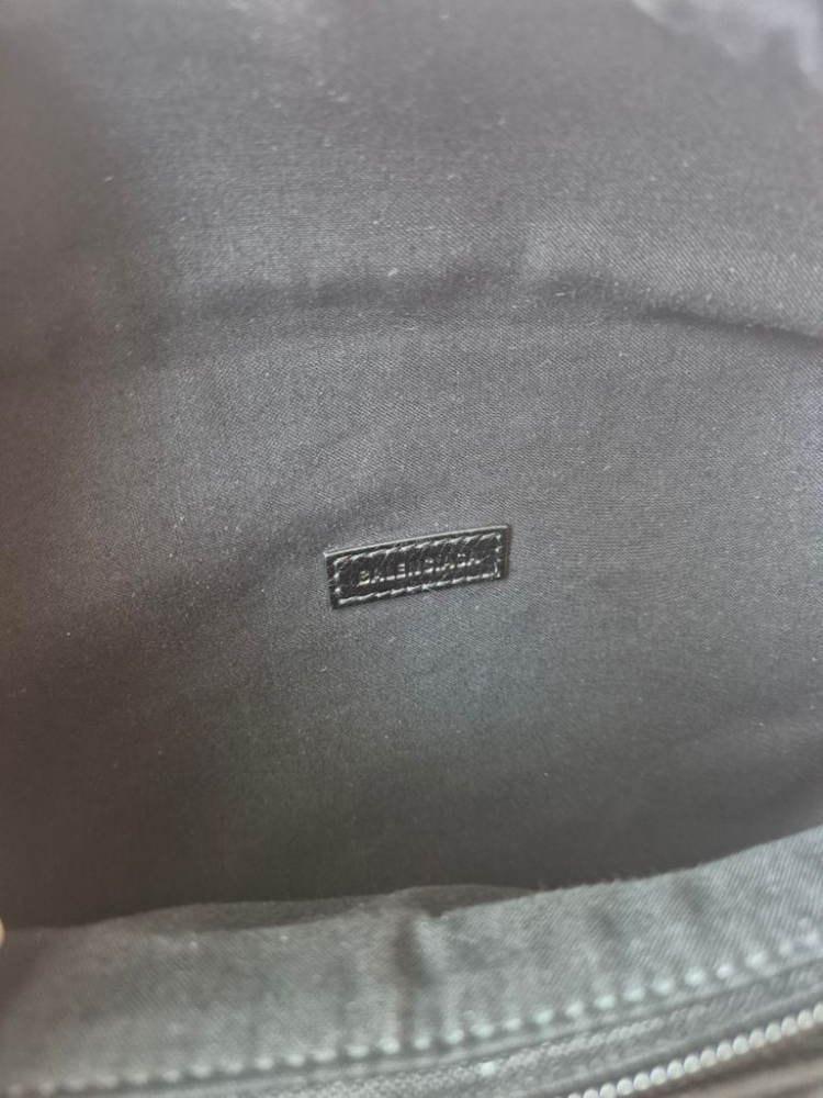 발렌시아가 익스플로러 벨트백 팝니다--9